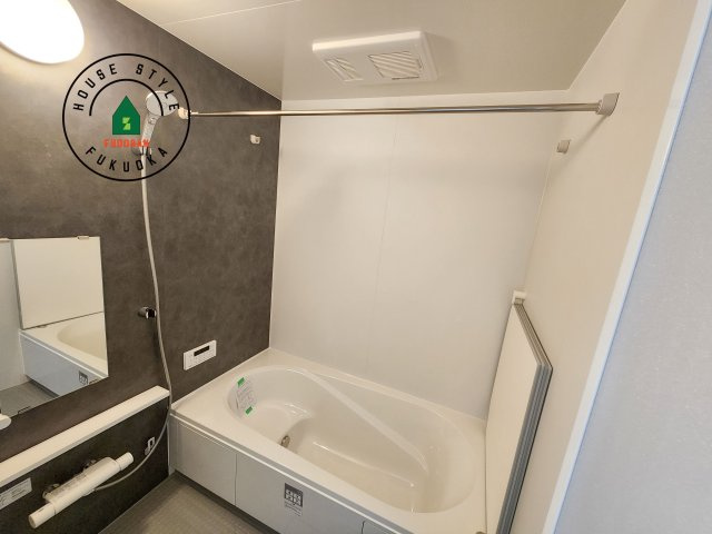 福岡市城南区長尾4丁目第2-4棟（4号棟）の浴室|1日の疲れを癒してくれる広々バスルーム。雨の日のお洗濯にも大活躍な浴室乾燥機付です！