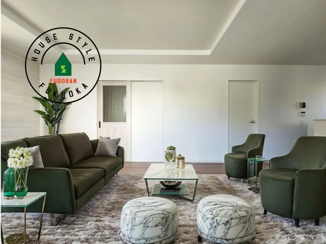 福岡市城南区長尾4丁目第2-4棟（4号棟）の居間・リビング|明るく開放的なリビングダイニングは豊かな陽光が注ぎ込み、やすらぎの空間を演出してくれます。ご家族で楽しいひとときをお過ごし下さい。※家具はCGを合成したものです。