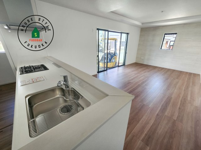 福岡市城南区長尾4丁目第2-4棟（4号棟）のダイニング|会話が弾む場所として居心地の良いリビングです。