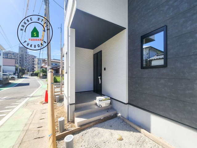 福岡市城南区長尾4丁目第2-4棟（4号棟）の玄関|おでかけの時も帰った時も、「我が家」を最初に感じでもらえる素敵な空間に。