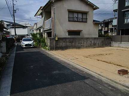 広島市佐伯区坪井1丁目　新築一戸建ての前面道路含む現地写真