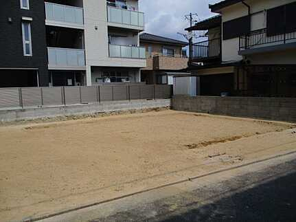 広島市佐伯区坪井1丁目　新築一戸建ての前面道路含む現地写真