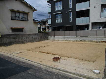 広島市佐伯区坪井1丁目　新築一戸建ての前面道路含む現地写真