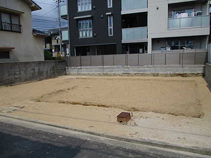 広島市佐伯区坪井1丁目　新築一戸建ての前面道路含む現地写真