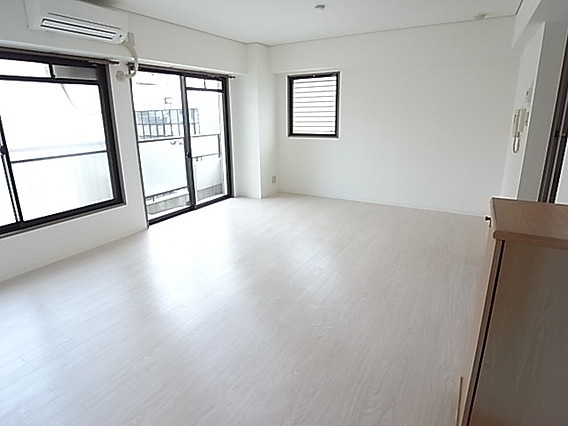 元町レジデンスの居間・リビング