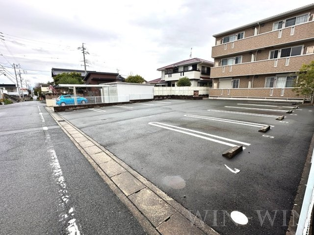 クルワシュードの駐車場
