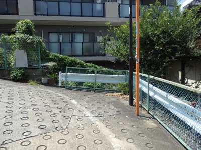 【前面道路含む現地写真】 | 新宿区南元町売地