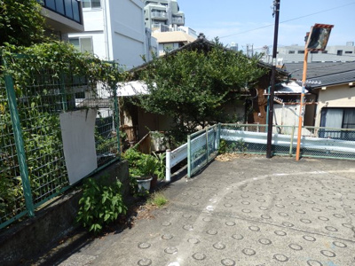 【前面道路含む現地写真】 | 新宿区南元町売地