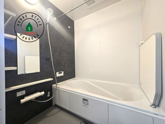福岡市南区皿山1丁目第6-2棟（2号棟）　の浴室|1日の疲れを癒してくれる広々バスルーム。雨の日のお洗濯にも大活躍な浴室乾燥機付です！