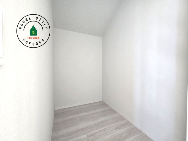 福岡市南区皿山1丁目第6-2棟（2号棟）　の収納|洋服や大きな荷物が多い方や人数の多いご家族などは、一般的なクローゼットよりもウォークインクローゼットのほうが使い勝手が良いです。