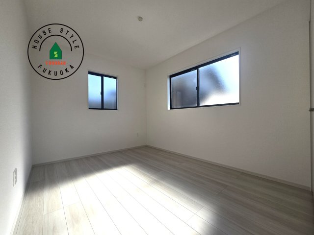 福岡市南区皿山1丁目第6-2棟（2号棟）　の洋室|採光良好な洋室は全居室、複層ガラスの遮熱効果と断熱効果で、一年中快適に過ごせます。