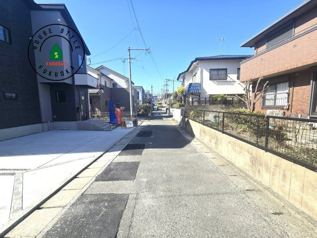 福岡市南区皿山1丁目第6-2棟（2号棟）　の前面道路含む現地写真|前面道路です。