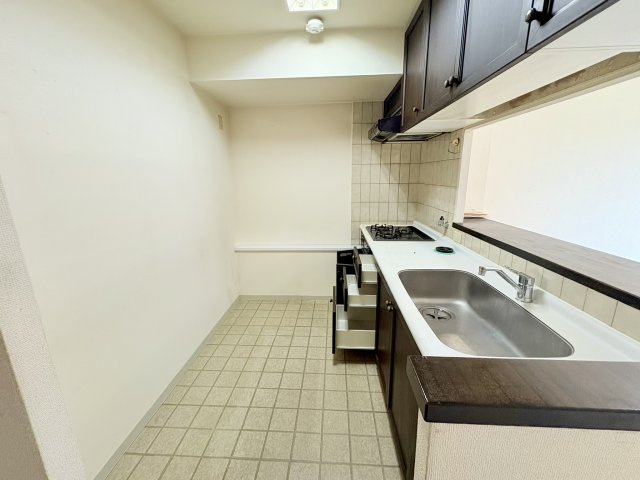 パストラルハイム幸壱番館　中央区幸１丁目のキッチン|キッチンスペースも広々としていて、収納も豊富です。