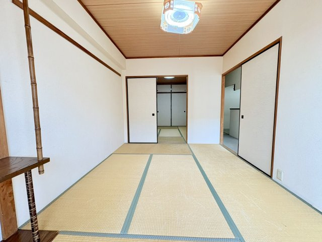 パストラルハイム幸壱番館　中央区幸１丁目の和室|6帖の和室が2部屋となりあっていて、スペースが室内に奥行きが感じられます。