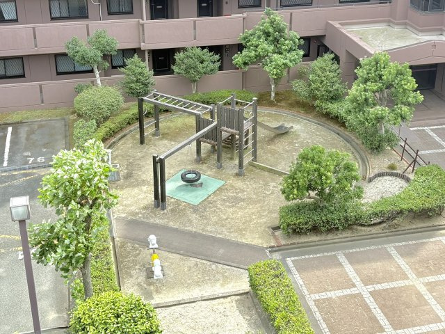 パストラルハイム幸壱番館　中央区幸１丁目のその他共用部分|敷地内にお子さんの遊び場になるスペースあります