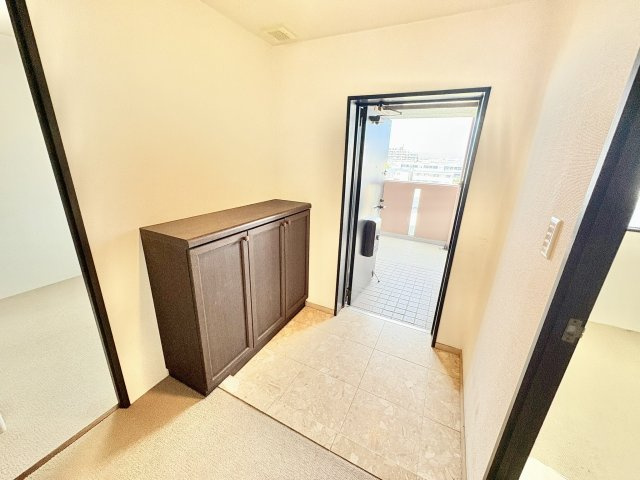 パストラルハイム幸壱番館　中央区幸１丁目の玄関|シンプルで清潔感のある玄関。シューズボックスあります。