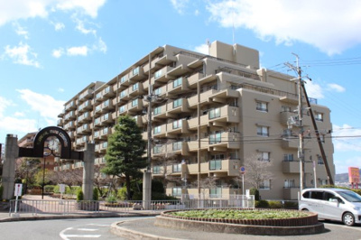 【外観】 | サンロイヤル箕面コスモ１号館