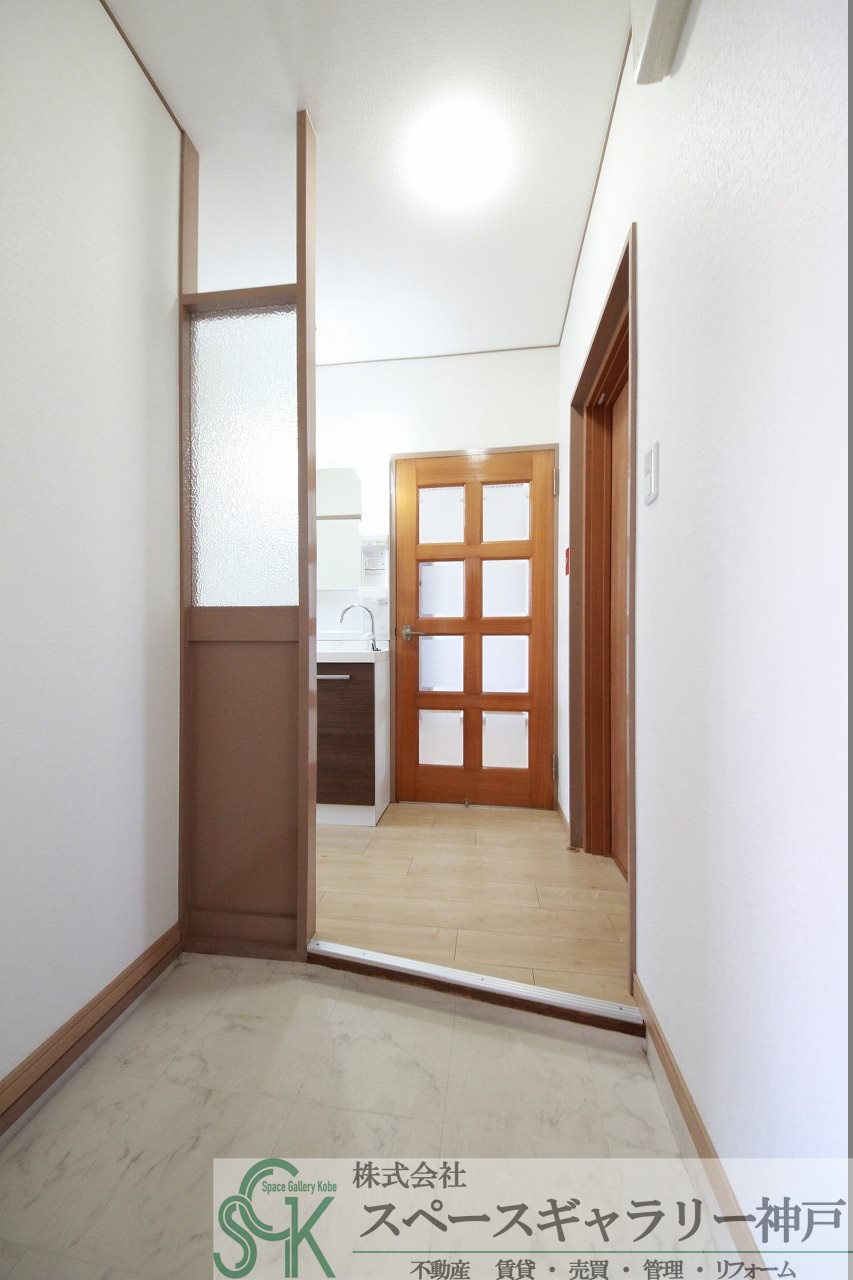 東垂水住宅1号棟の玄関