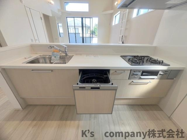 ◎藤沢市鵠沼海岸6丁目　新築戸建　１号棟のキッチン|リビングにいるご家族を感じながらお料理ができるカウンターキッチン☆