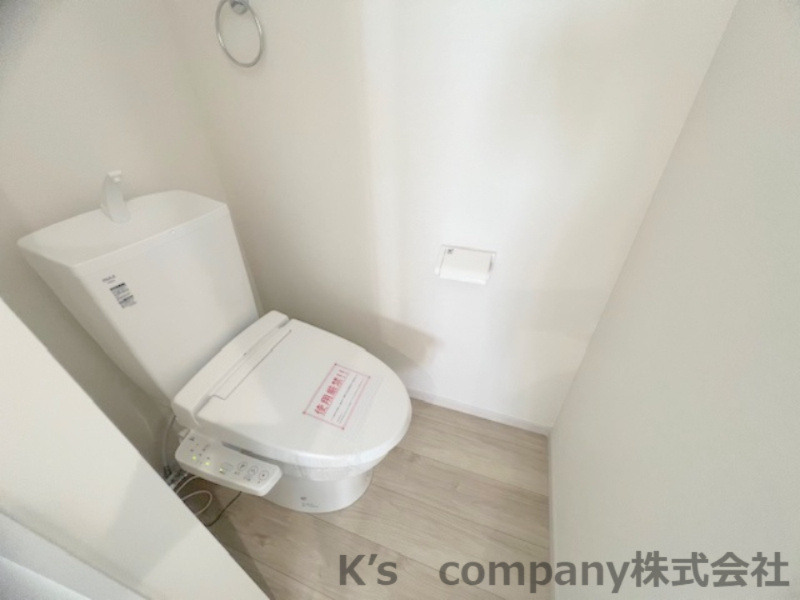 ◎藤沢市鵠沼海岸6丁目　新築戸建　１号棟のトイレ|白を基調とした清潔感のあるトイレ◇