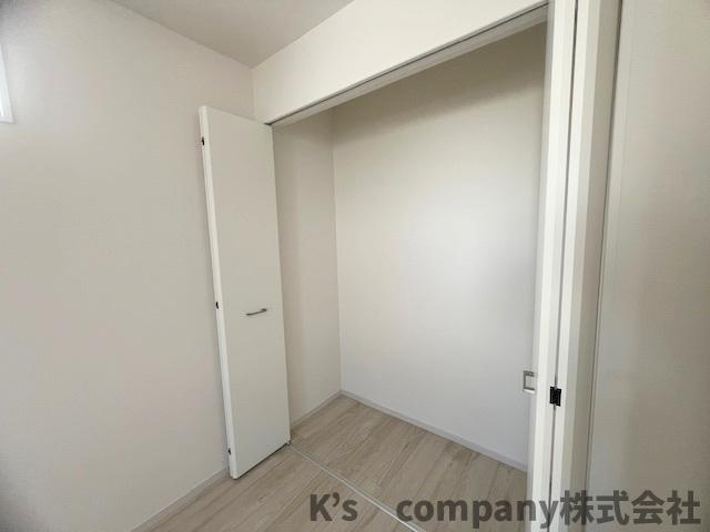 ◎藤沢市鵠沼海岸6丁目　新築戸建　１号棟の収納|洋室5帖の収納スペース◇