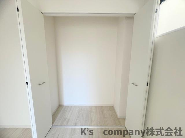 ◎藤沢市鵠沼海岸6丁目　新築戸建　１号棟の収納|洋室5.2帖の収納スペース◇