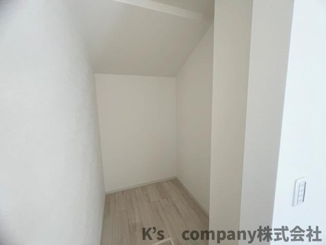 ◎藤沢市鵠沼海岸6丁目　新築戸建　１号棟の収納|洋室8.2帖の収納スペース◇