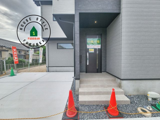 古賀市花見東3丁目第3-2棟（2号棟）　の玄関|おでかけの時も帰った時も、「我が家」を最初に感じでもらえる素敵な空間に。