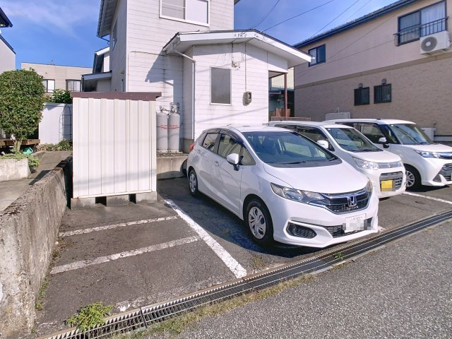 青田5丁目9ｰ23戸建て貸家の駐車場