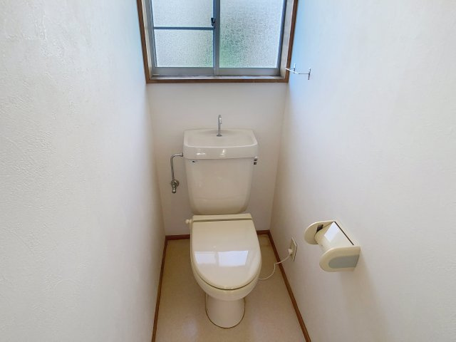 青田5丁目9ｰ23戸建て貸家のトイレ