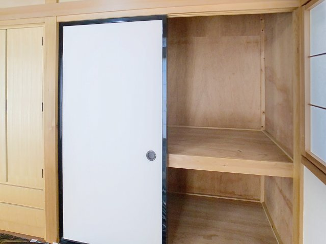 青田5丁目9ｰ23戸建て貸家の収納