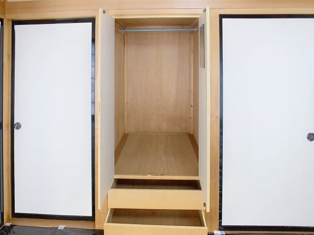 青田5丁目9ｰ23戸建て貸家の収納