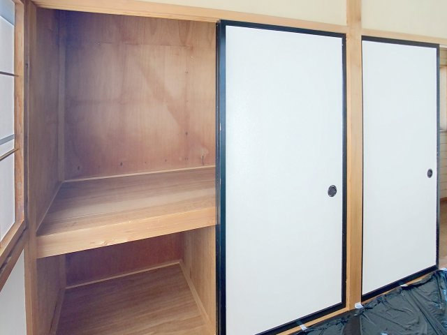 青田5丁目9ｰ23戸建て貸家の収納