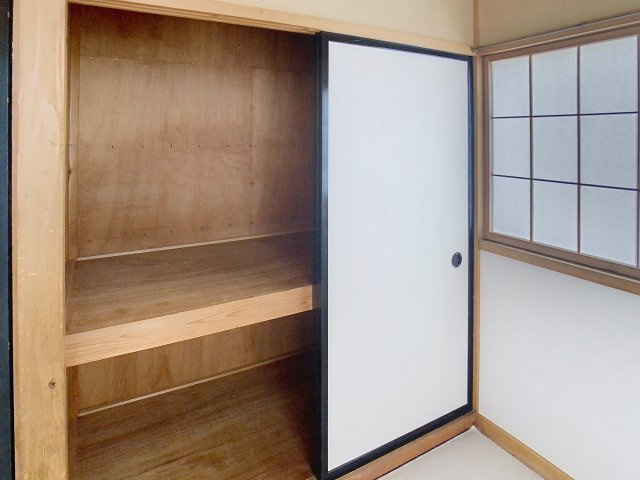 青田5丁目9ｰ23戸建て貸家の収納