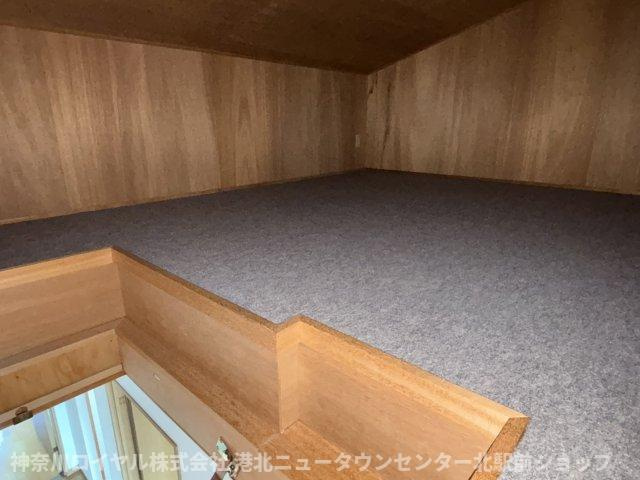 屋根裏収納