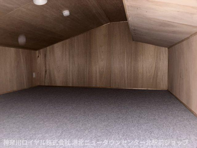 屋根裏収納