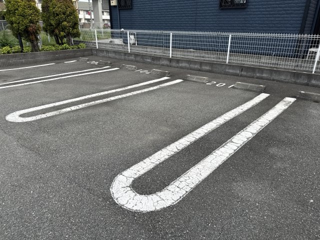 フローリアン・Ｆの駐車場