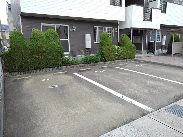 ガーデンパークＡの駐車場