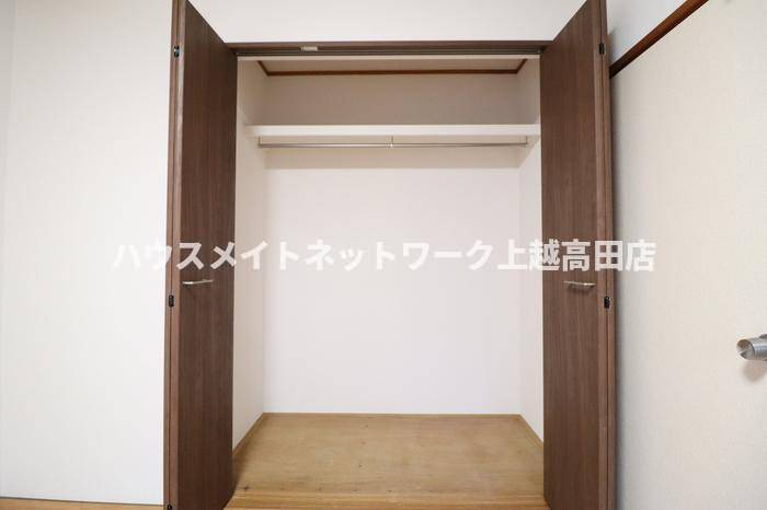 J'sパレス（ジェイズパレス）の収納|クローゼット（同室タイプ１０５号室の画像を掲載）