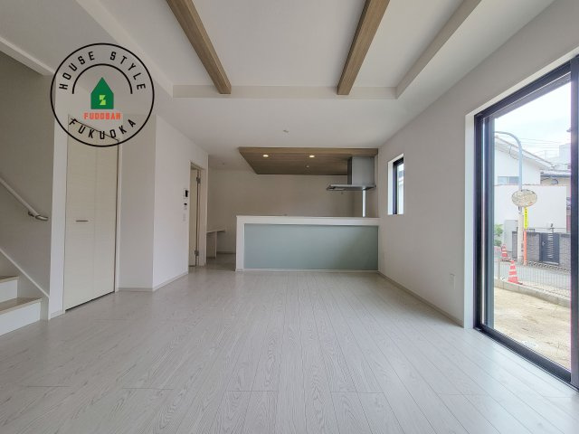 福岡市南区花畑3丁目第4-1棟（1号棟）　の居間・リビング|キッチンからリビングをしっかり確認できます。家族の笑顔があふれる空間になりそうですね。