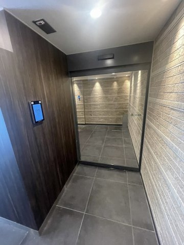 クレヴィアリグゼ西巣鴨のエントランス