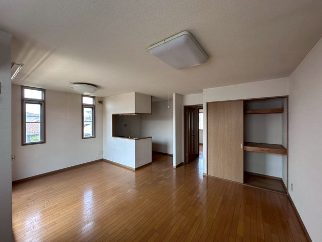 みどり市アパート　3棟一括の居間・リビング