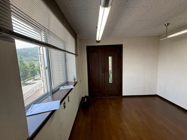 山梨県甲府市　一棟の玄関