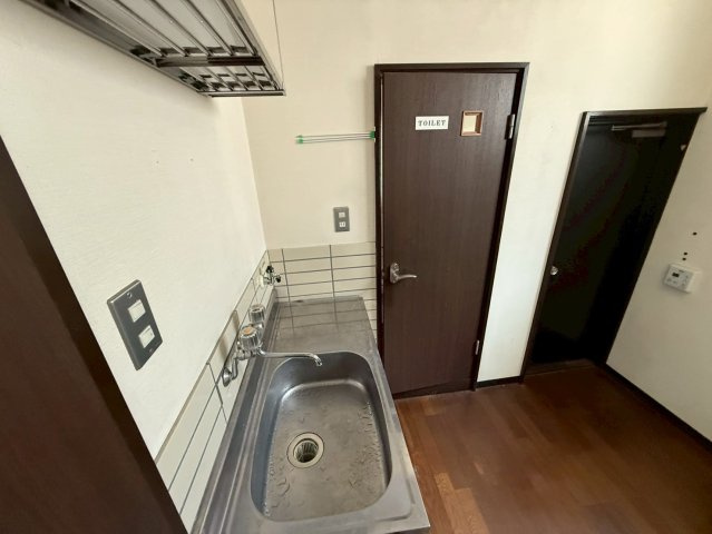 山梨県甲府市　一棟の玄関