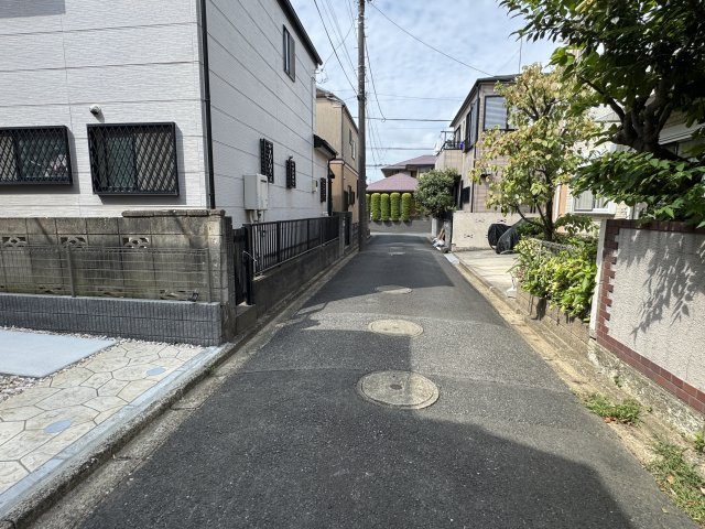 市川市菅野４丁目新築戸建（菅野３期）の前面道路含む現地写真|北側前面道路