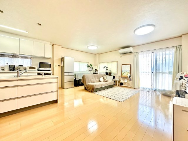 中川区野田1丁目戸建の居間・リビング