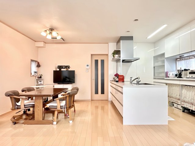 中川区野田1丁目戸建の居間・リビング