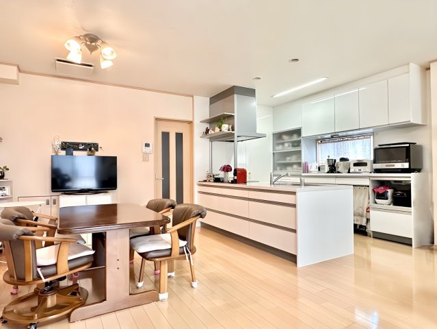 中川区野田1丁目戸建の居間・リビング