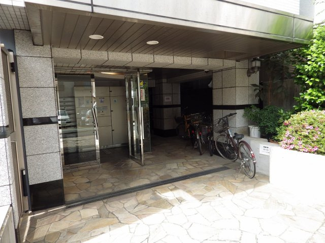 ステージファースト白山Ⅱのエントランス