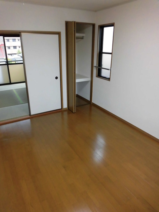 ヴェルドミールの内装|明るい室内です